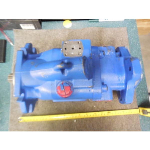 EATON VICKERS PISTON PUMP # 421AK01203B #1 image