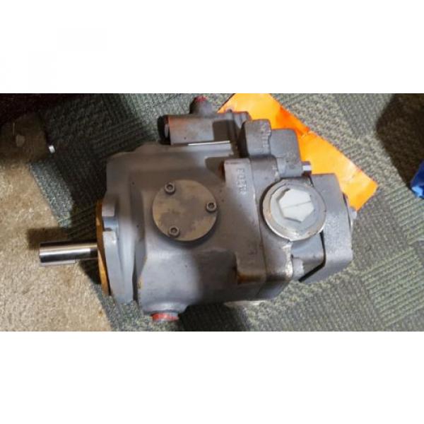 Sauer Danfoss Hydraulic Variable Piston Pump L38 Model  L38-7069 #3 image